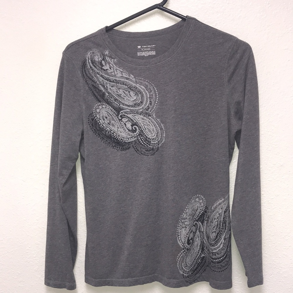 Tek Gear Women’s Medium Gray Paisley Graphic Long Sleeve Athleisure Top Shirt